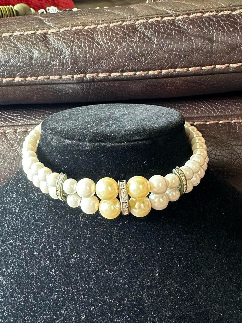 Vintage unique false pearl choker necklace.